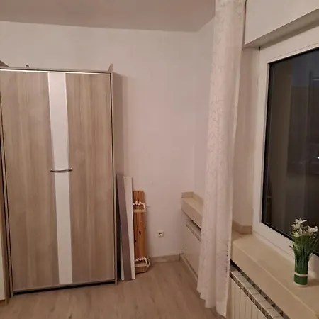 Apartment 7d Mit 3 Schlafzimmern *